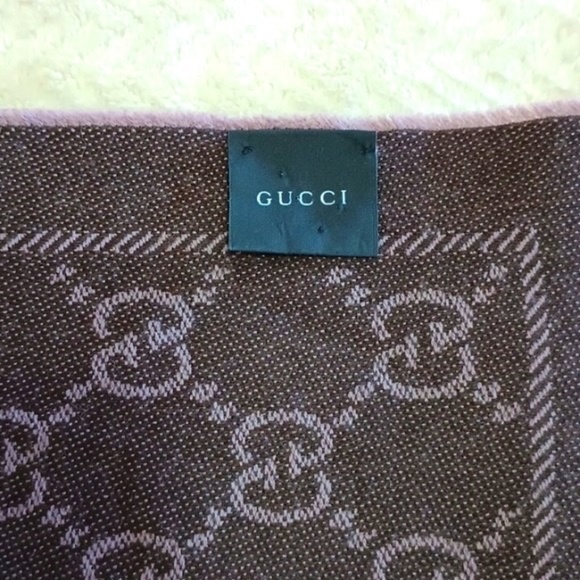 Gucci's winter scarf  100% authentic - Picture 8 of 9